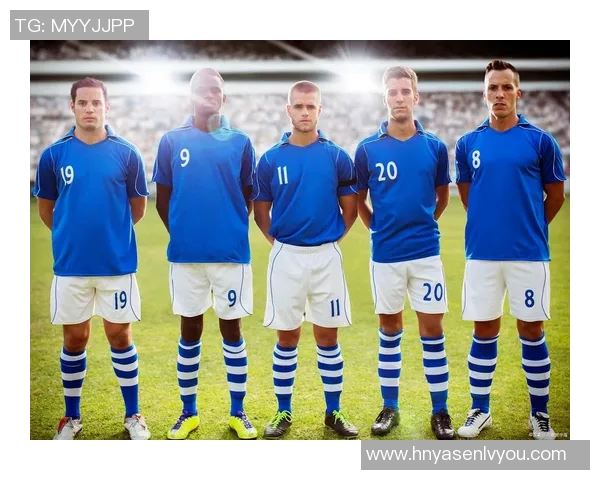 足球明星全身动感展示图集彰显绿茵场上英勇风采